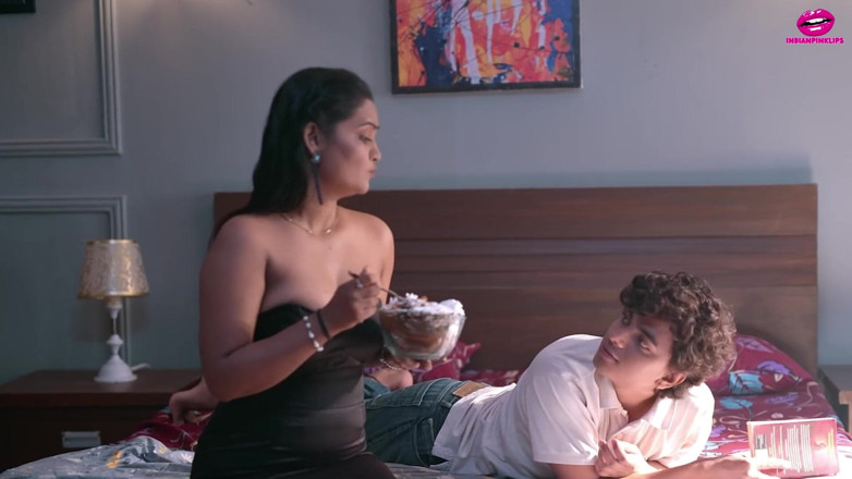 Indianpinklips: Hermanastro disfruta del sexo con hermanastra