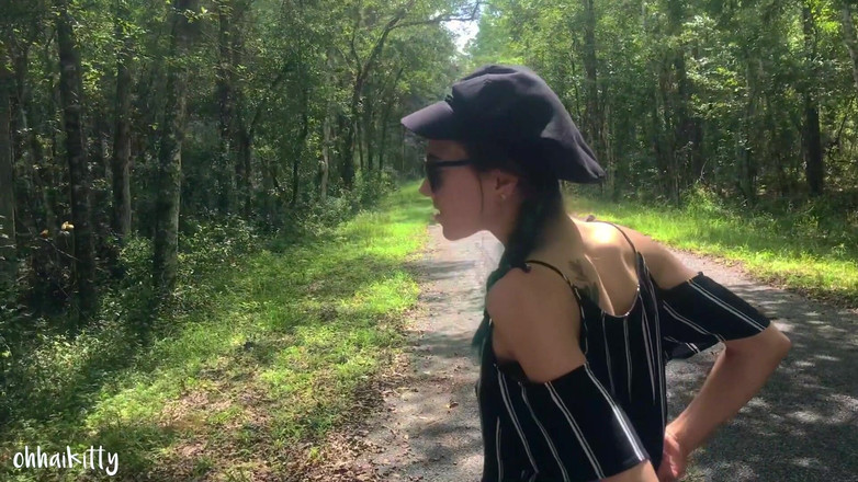 kactus kutie: Yol kenarında işiyor - yakalandı! Bad Audio