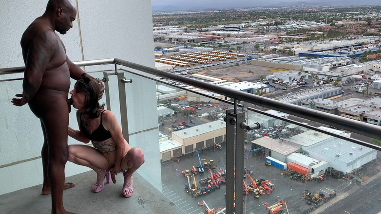 SirMaxxximus: w balkon W Ria Bently