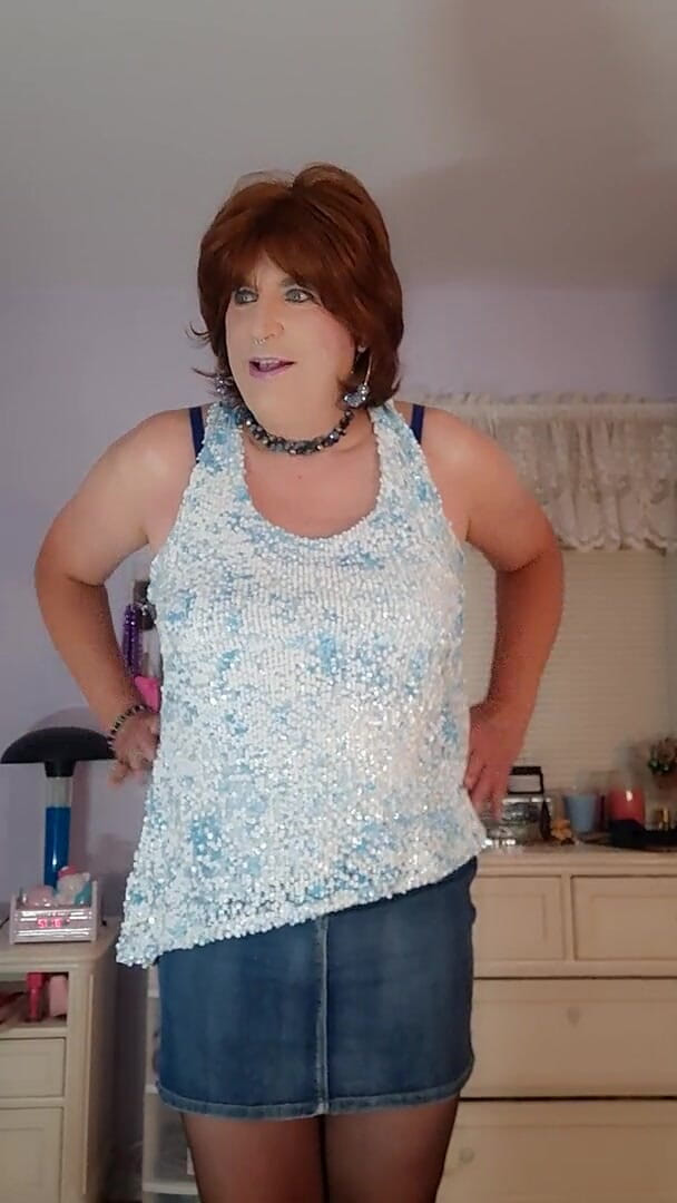 Victoria Lecherri: Plugging my ass before i go out