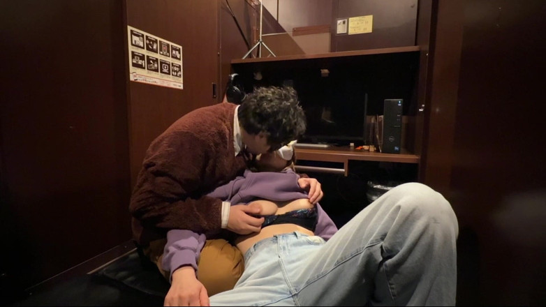 LuuLee0804: Vedle tenké stěny potěšení, i když je tu její manžel,...