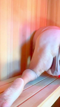 Beruang Sauna di Norway bermain dengan zakar besar dan telur saya