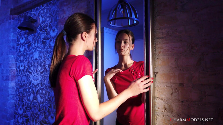CharmModels: Anna tuổi teen đáng yêu không mặc quần lót - video