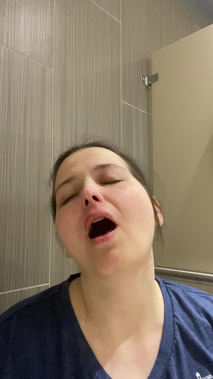 MissChrystalline: Stříkání, když je nemocná