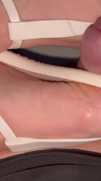 Footjob kaki yang seksi dengan kaki yang bagus
