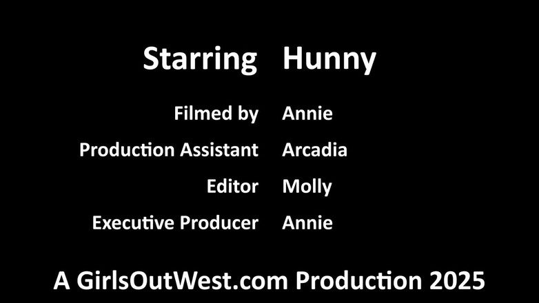 Girls Out West: Cewek imut rambut pirang dengan kecil lagi asik masturbasi sampai...