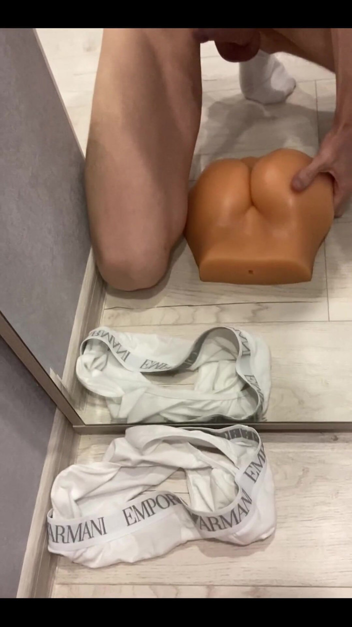 Tommy10boy: Tôi đụ một con búp bê đít