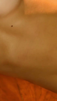 Lo spogliarello di henessy ragazza carina
