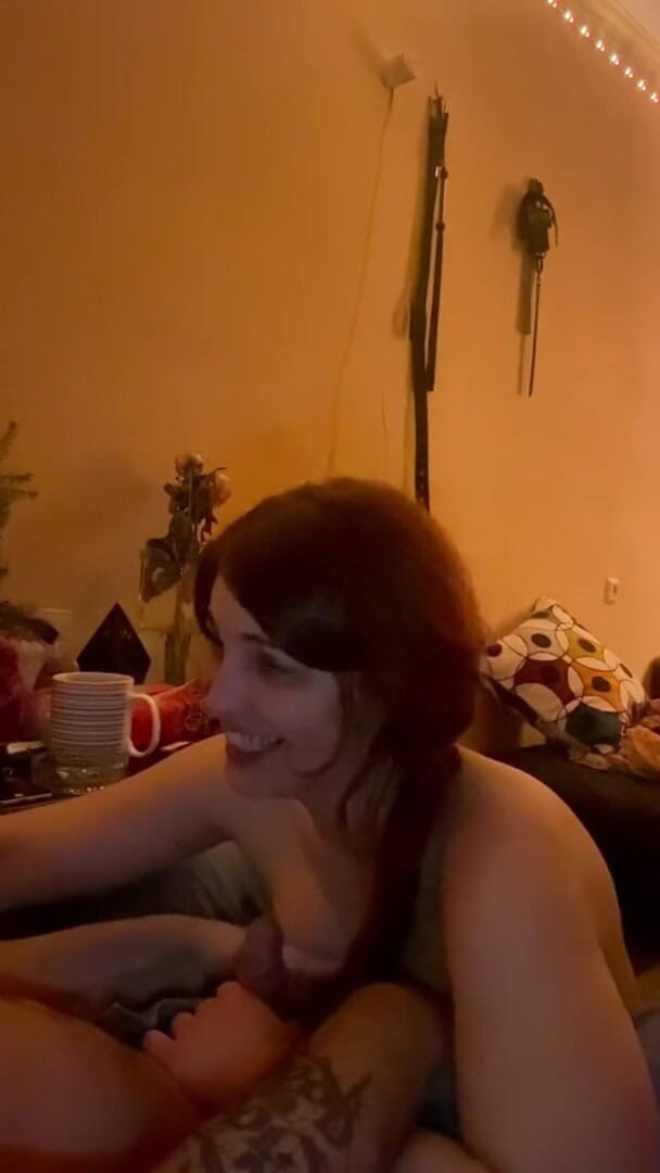 Elena917: Kouření, spitting, prsten do pusy, šukání obličeje, fackování obličeje - naše pondělí, část 1