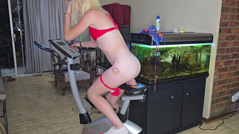 Sparowdox: 대박 딜도로 바이크를 타고 있는 귀여운 19살 금발