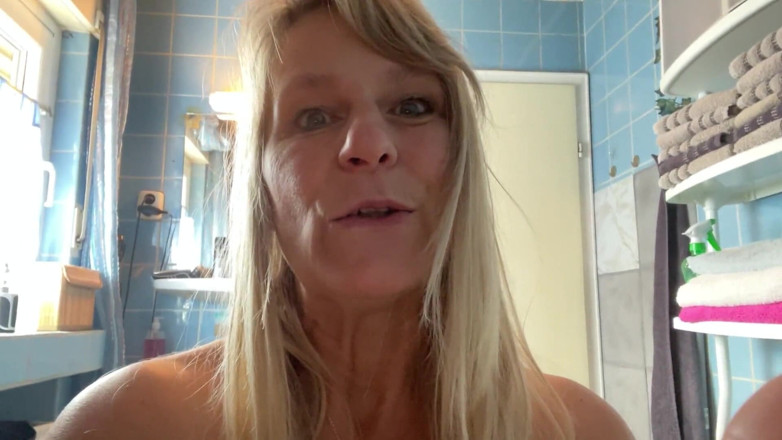SweetSusi: 2 fois pisse pour toi