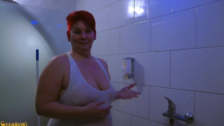 Anna Devot: Annadevot - traje de baño transparente debajo de la ducha