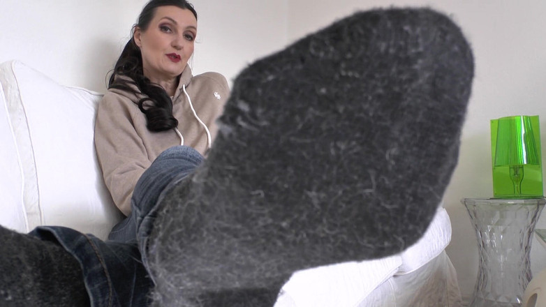 Lady Victoria Valente: Bugün bile kokmuş çorapları kokluyorlar, suyunu sıkıyorlar ve spermini yalıyorlar! Leydi...