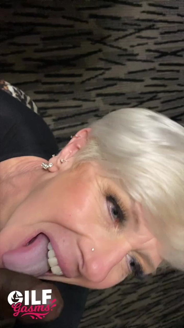GilfGasms: Foxxxy Darlin fait une grosse noire en POV 01