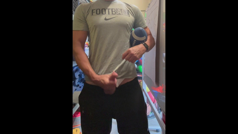 JockDad87: Alpha Stud Jockdad87 喷射大量橄榄球