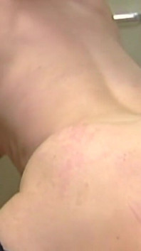 Reife MILf gibt schlampigen blowjob vor heißer gesichtsbesamung