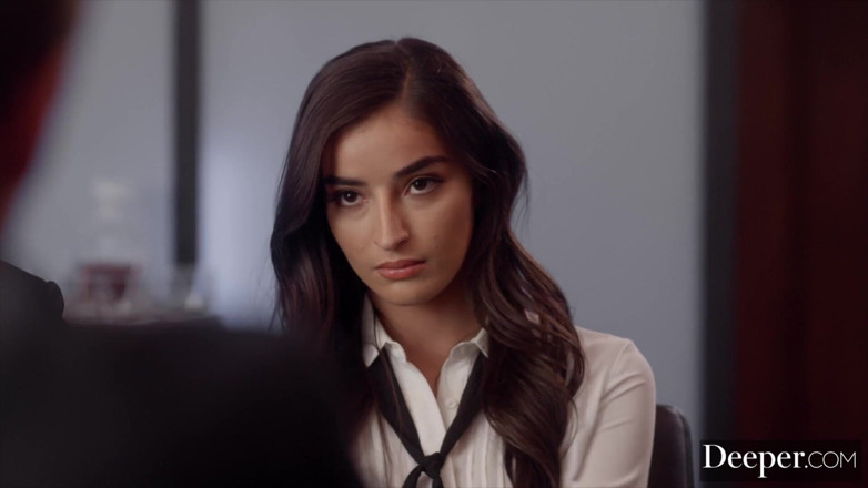 Deeper: Lebih mendalam. Teman lelaki Starlet Emily menyesal dicuckold