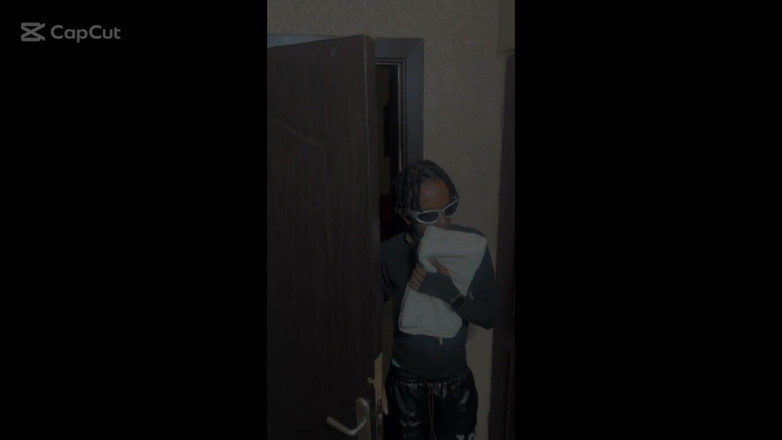 Bigmigh: 호텔 룸서비스 매니저를 따먹어