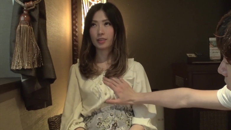 Japan Lust: dhokhebaaj jaapaani patni hotal ke kamre men choot men viry...