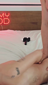 娇小的金发女郎emma rosie操大鸡巴