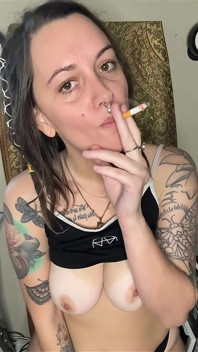 Adoração axila e provocação de fumar com chery trees