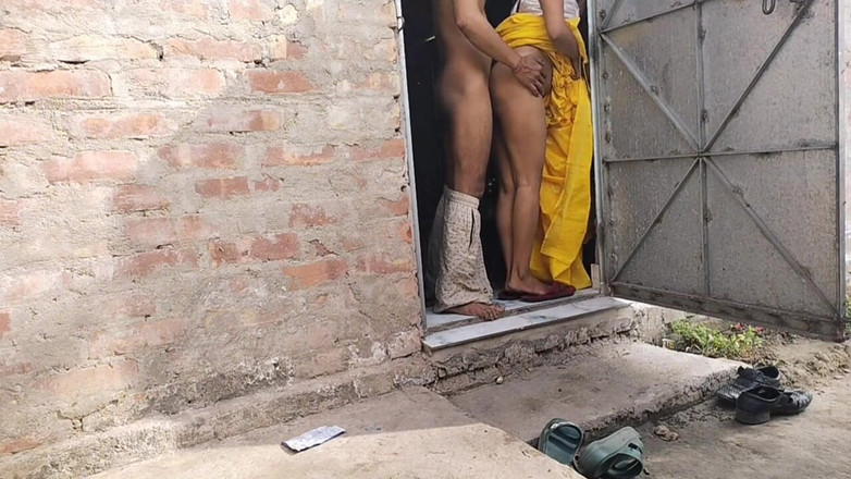 Fantacycutting: Suri rumah India berkongkek di luar dengan abang ipar jiran