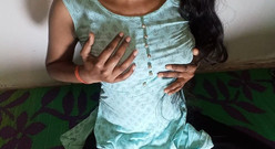 Roughfantasy: Velmi sexy indická studentka masturbuje sotva