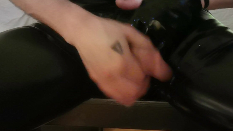 Joel Dom: Handjob lateks dengan sarung tangan getah