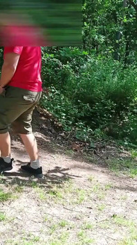 Sokaktan yaşlı seksi otostopçu fahişe ormanda prezervatifsiz sikiliyor