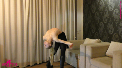 Gymnastic: Naked in the hotel