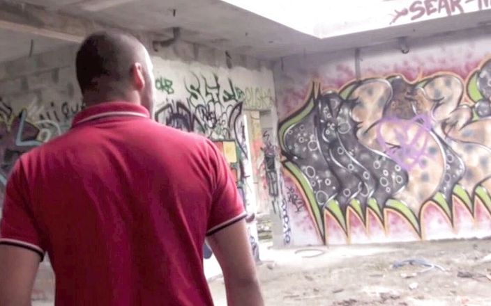 Crunch Boy: Francuski twink zerżnięty w jockstrap przez arabskiego niedźwiedzia XXL kutas...