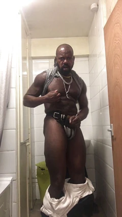 Black Muscle: Black Bodybuilder Intense Edging and Solo Nipple ...