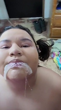 Demütige mein gesicht und fick meine kehle, ich will dein sperma probieren!