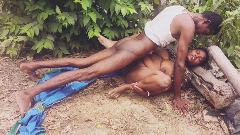 Sexyrani327: Village Desi Bhabhi Ki Outdoor Chudai Ki Big Ass