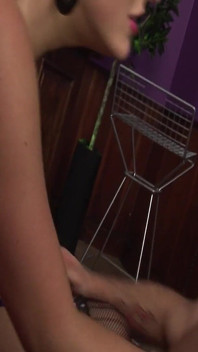 Désirable, scène de gros culs - Tilly Hardy, MILF blonde aux cheveux 4_short, en lingerie, adore se faire éjaculer sur le visage