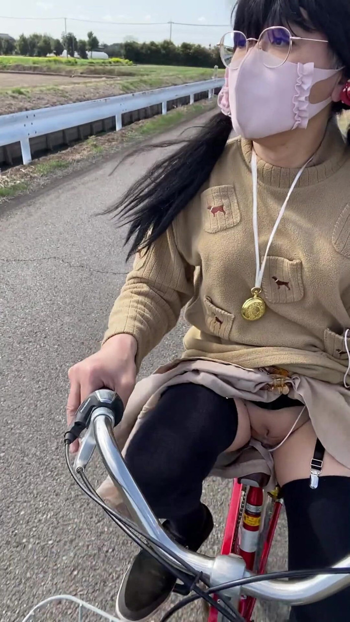 megu2002: No128 Tack-Exposition und Radfahren am Straßenrand