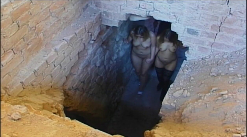 Absolute BDSM films - The original: Umilire în aer liber