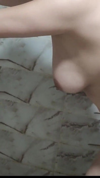 Un mari regarde sa femme se faire baiser par le cul et la chatte