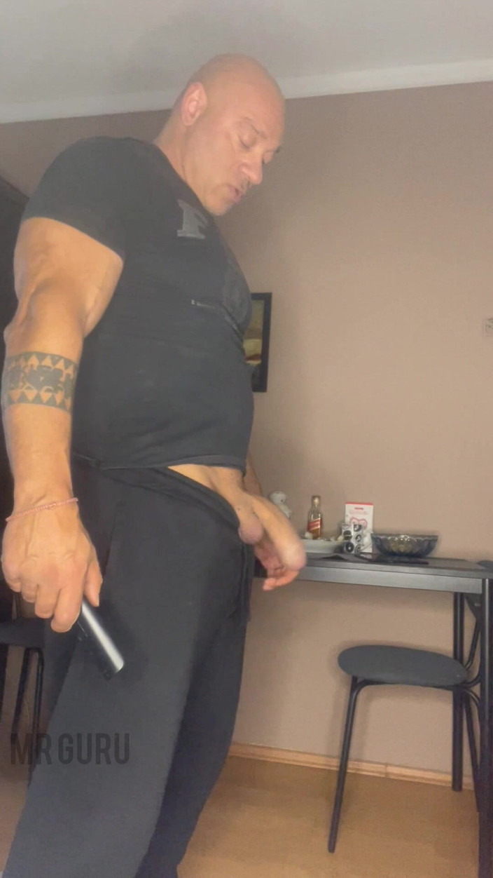 Mr. Guru: Přistižena Přistižena Přistižena, nepřicháděj do mého pokoje