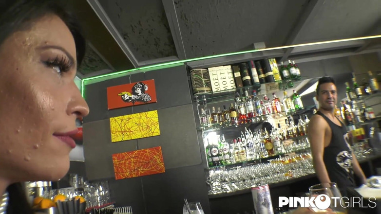Pinko TGirls: Luna Marks Fucks the Barman and Cum in the Mouth
