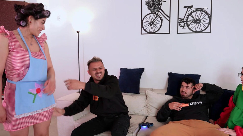 Fred_Nunexx: 규칙 34: 동네에서 두 명의 매우 매력적인 라티나 여성과 섹스하는 환상을 실현한다