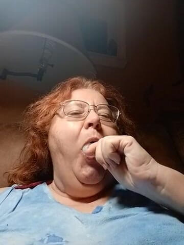 BBW nurse Vicki adventures with friends: Buz soğuk çizgili dondurma yiyor