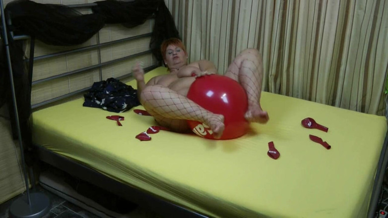 Anna Devot: Annadevot - Naked balloon games