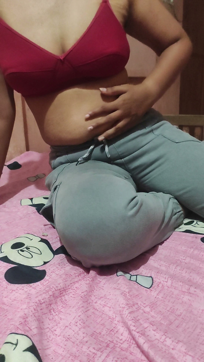 Realmallucouplevlog: Kecenderungan Rakan Mallu Jiran Saya, Neha Menghidupkan Saya Dengan Terlalu...
