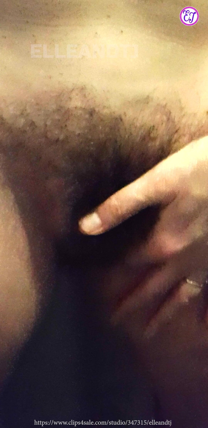 elleandtj: Peluda milf se masturba