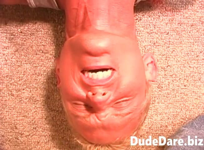 DudeDare: Các chàng trai thay phiên nhau bú cu sâu trong...
