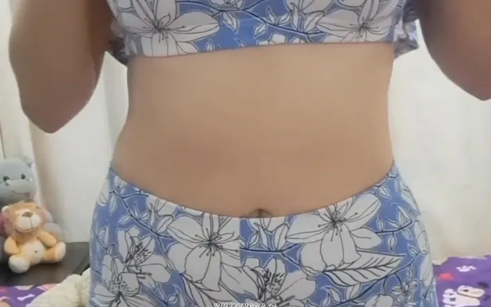 Yulieth Gomez: 18 Year Old College Girl Loses a Bet and Shows...