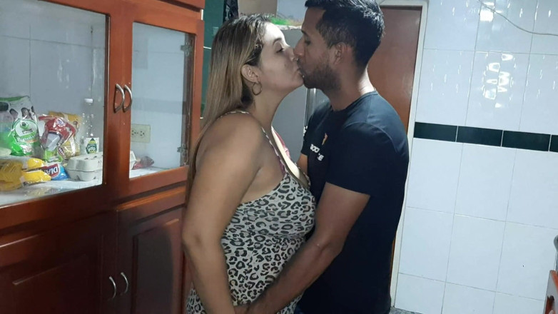 Samara and Javier: Je Me Suis Fait Baiser Dans La Cuisine