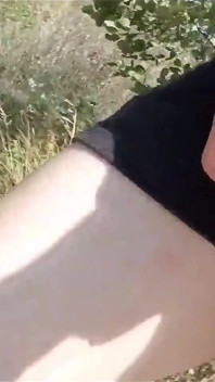 Jon Arteen mija fora e no banheiro. Fofa, magra, sexy, garoto gêmeo gay, xixi compilação com pau firme, liso e bolas.
