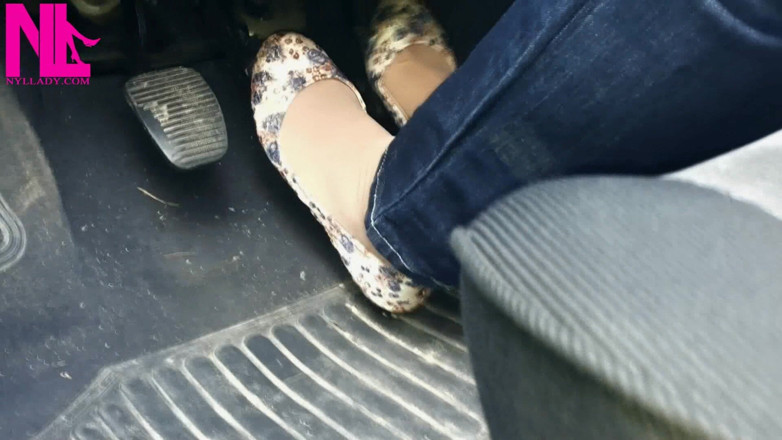 Nyllady: Bombeo de pedal en pisos con flores